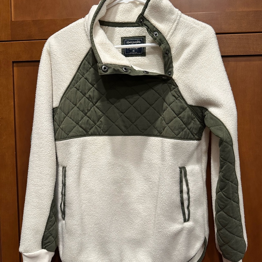 Abercrombie & Fitch White and Green Quilted Pullover
